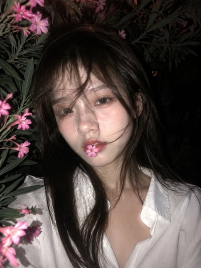 Tumblr Night Cherry Blossom Flash Selfie